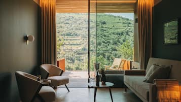 Habitación Royal, bañera, vistas al río | 1 dormitorio, sábanas de algodón egipcio, ropa de cama de alta calidad