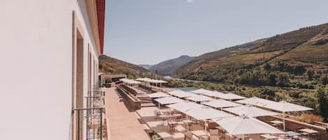 Suite junior, tina, vista al río | Vista desde la habitación
