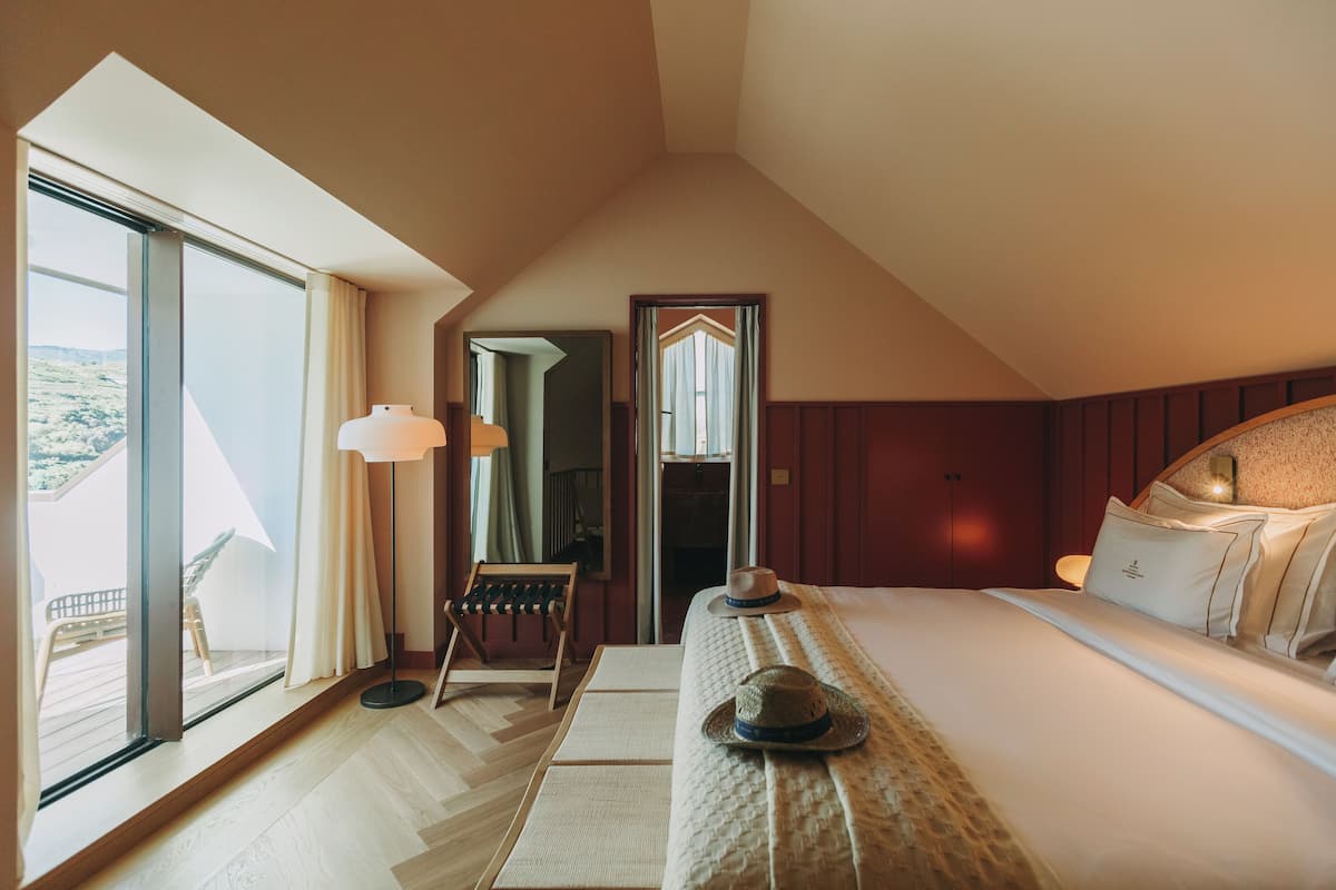 Suite presidencial, tina, vista al río | 1 habitación, sábanas de algodón egipcio y ropa de cama de alta calidad