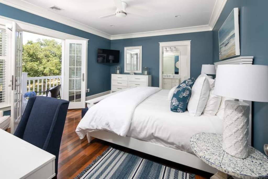 6 室のベッドルーム、セーフティボックス (室内)、デスク、アイロン / アイロン台