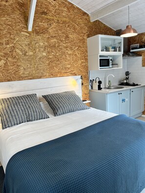 1 chambre, fer et planche à repasser, accès au Wi-Fi (inclus)