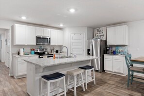 Frigorífic, microones, forn i placa de cuina 