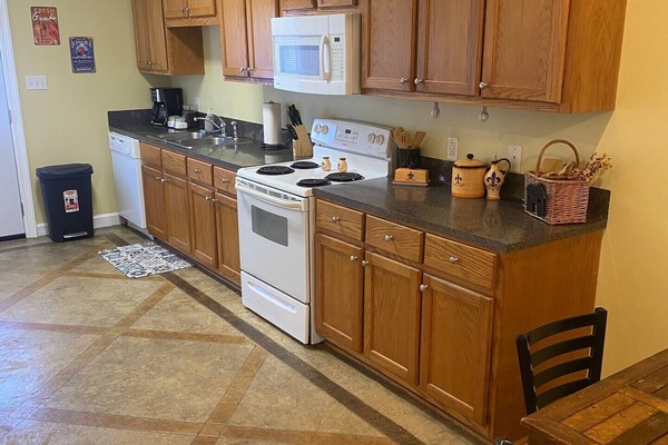 Frigorífic, microones, forn i placa de cuina