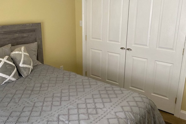 2 slaapkamers, een strijkplank/strijkijzer, gratis wifi, beddengoed