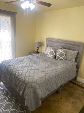 2 bedrooms, iron/ironing board, free WiFi, bed sheets - Cozy Cajun
(Ponchatoula)