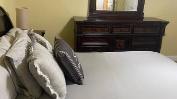 2 makuuhuonetta, silitysrauta/-lauta, ilmainen Wi-Fi, vuodevaatteet