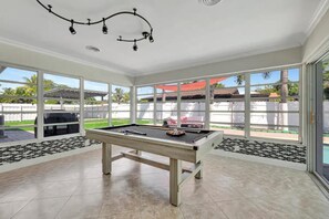 Game room - Deerfield Beach Vacation Home! Heated pool, putting green, pool table and bbq (Deerfield Beach)