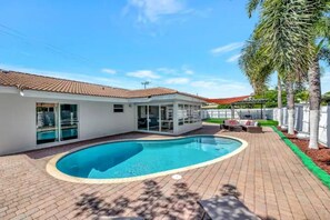 Piscine extérieure, piscine chauffée