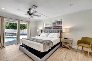 3 chambres, coffres-forts dans les chambres, fer et planche à repasser