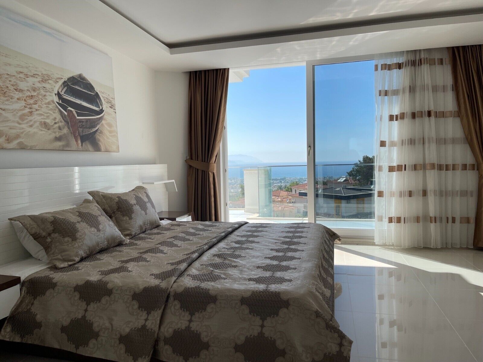 8 bedrooms, iron/ironing board, WiFi, bed sheets