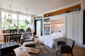 Strykejern/-brett, reiseseng for barn, wi-fi og sengetøy