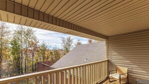 A covered balcony with a view of trees and buildings. - Greenleaf Comfort Retreat 4 Beds Decatur (Decatur)