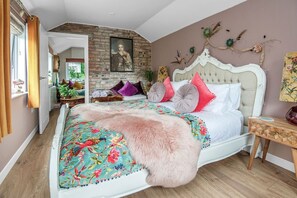 1 bedroom, iron/ironing board, free WiFi, bed sheets - Romantic Cosy Getaway The Loveshack Balquhidder (Lochearnhead)