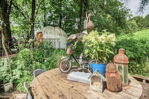 Outdoor dining - Romantic Cosy Getaway The Loveshack Balquhidder (Lochearnhead)