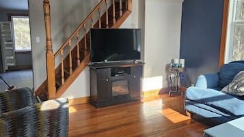 Smart TV, lareira, DVD player