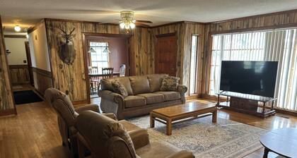 Delightful Farmhouse 4-bedroom 2 full bathrooms located in Marshallville, GA