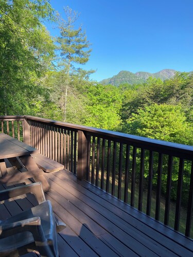Hot tub, Pool table, Views!