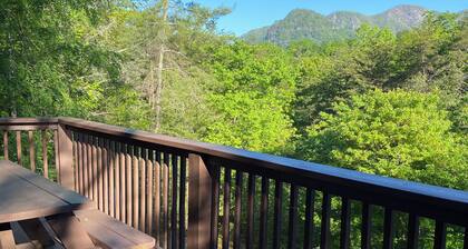 Hot tub, Pool table, Views!