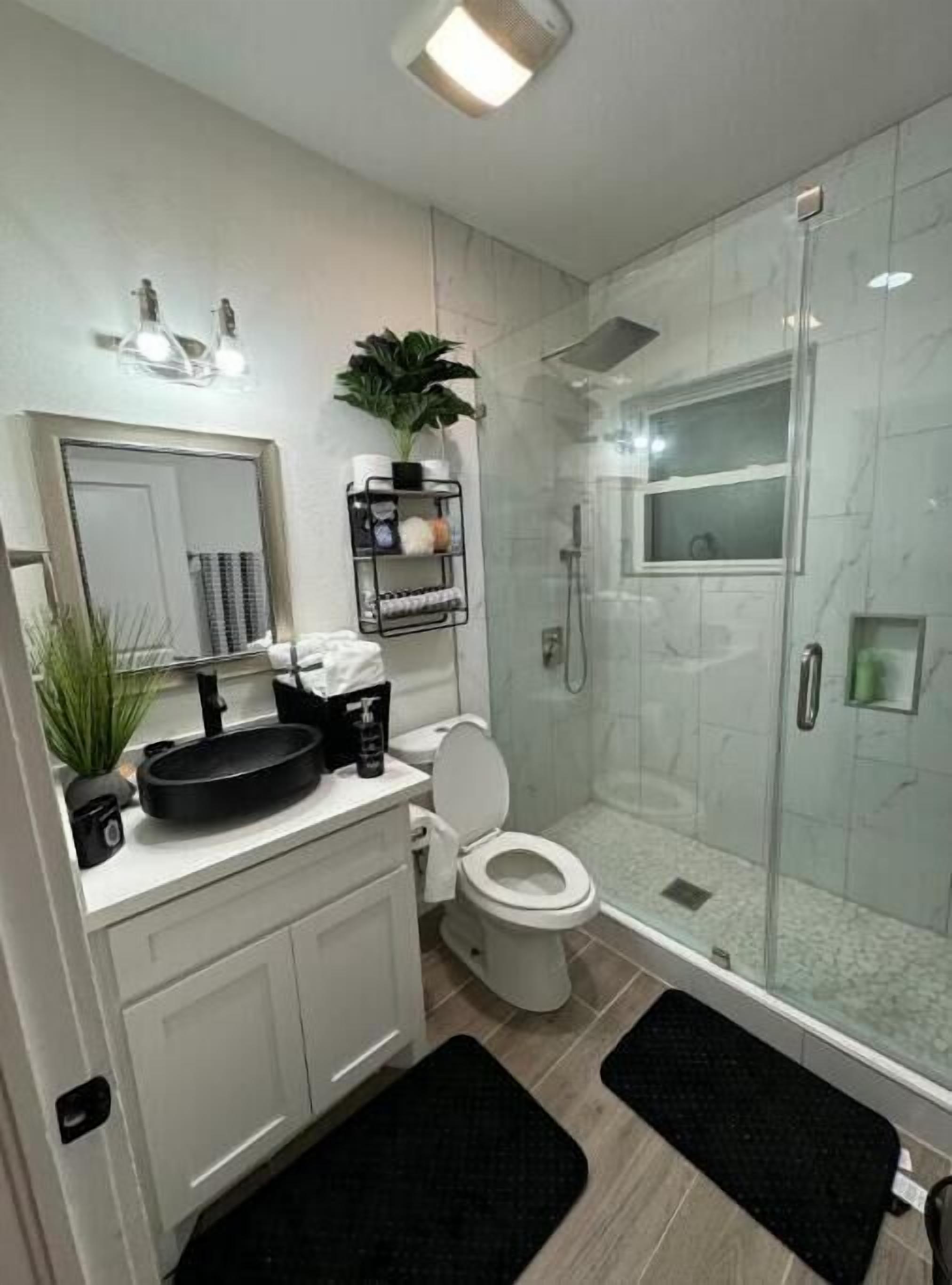 Spacious Downtown Retreat with Unique Charm