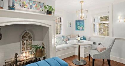 Spacious 5-bedroom, house in Southport with WiFi, AC, near train, harbor, town.