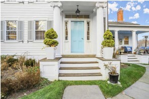 Exterior detail - Spacious 5-bedroom, house in Southport with WiFi, AC, near train, harbor, town. (Fairfield)