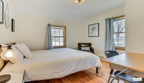 2 bedrooms, desk, free WiFi, bed sheets