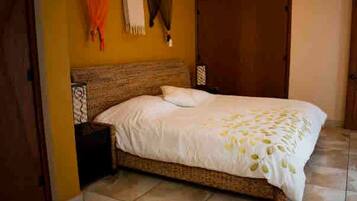 2 bedrooms, iron/ironing board, WiFi (free), bed sheets