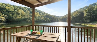 Private Hot Tub, Pool, Fire Pit, Lake, Games!     Close to SDC, Shows, Shopping