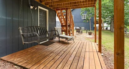 Private Hot Tub, Pool, Fire Pit, Lake, Games! Close to SDC, Shows, Shopping
