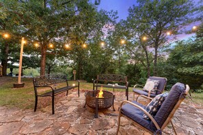 Terrace/patio - Private Hot Tub, Pool, Fire Pit, Lake, Games!     Close to SDC, Shows, Shopping (Branson West)