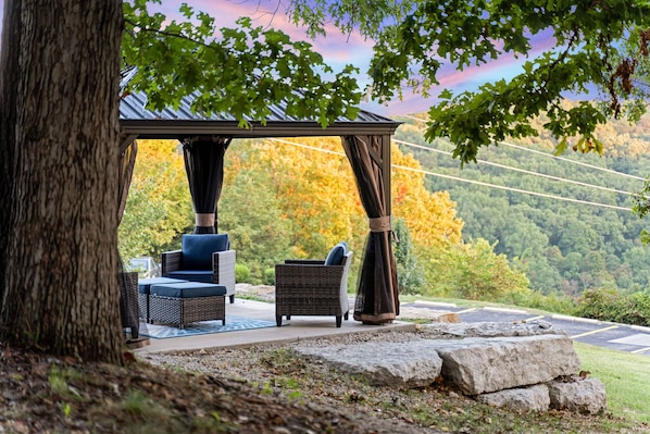 Terrace/patio - Private Hot Tub, Pool, Fire Pit, Lake, Games!     Close to SDC, Shows, Shopping (Branson West)