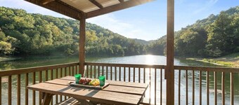 Private Hot Tub, Pool, Fire Pit, Lake, Games!     Close to SDC, Shows, Shopping