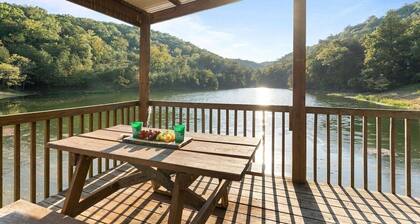 Private Hot Tub, Pool, Fire Pit, Lake, Games! Close to SDC, Shows, Shopping