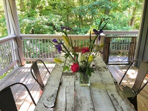 تناول الطعام بالخارج