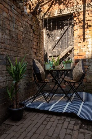 Outdoor dining - Ground Floor Olive Suite, Digbeth High St Studio (Birmingham)