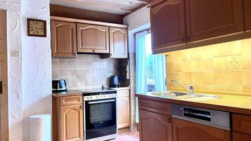 Kühlschrank, Ofen, Herdplatte, Geschirrspüler