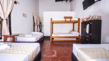1 habitación, wifi y ropa de cama