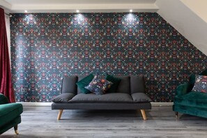 Living area - City Centre Spacious Apartment Sleeps 6 (BIRMINGHAM)