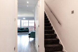 Interior - City Centre Spacious Apartment Sleeps 6 (BIRMINGHAM)