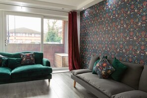 Living area - City Centre Spacious Apartment Sleeps 6 (BIRMINGHAM)