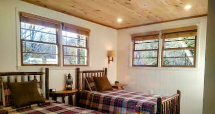 Rose Bud Cottage by Lake Burton!