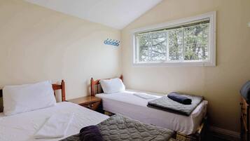 2 bedrooms, WiFi, bed sheets