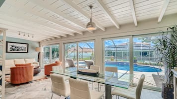 House, Multiple Beds (Bimini Breeze Vacation Home) | Dining