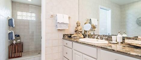 Casa, varias camas (Southern Breeze) | Baño