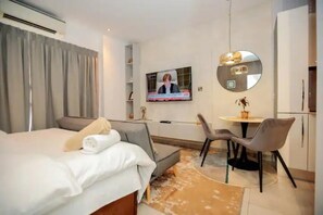 1 bedroom, desk, iron/ironing board, free WiFi - An Executive Studio @ The Signature East Legon Accra  (Accra)