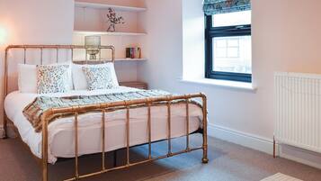 3 bedrooms, free WiFi, bed sheets