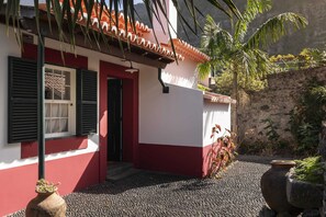 Basic House, Sea View | Exterior - On the North Coast, by the sea - Casa do Terreiro (São Vicente)