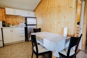 Dining - 2-Bedroom Cottage #9 - Ambleside (Kawartha Lakes)