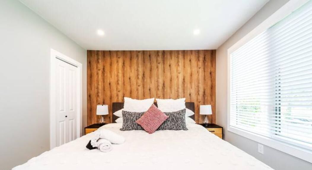 2 Schlafzimmer, Schreibtisch, Bügeleisen/Bügelbrett, Reisekinderbett