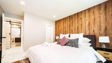 2 bedrooms, desk, iron/ironing board, travel cot